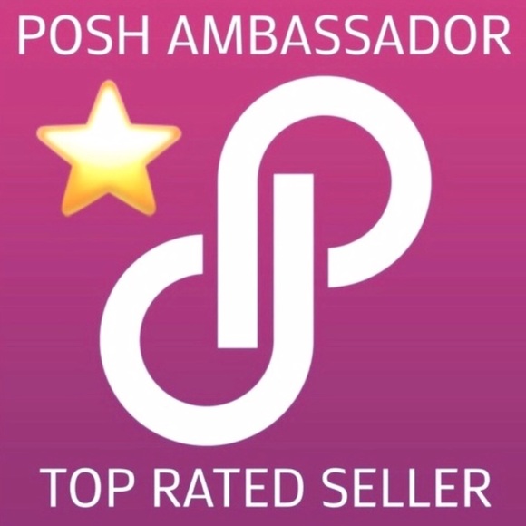 Meet LIsa - ⭐️Posh Ambassador & Top Rated Seller⭐️ - Picture 2 of 8
